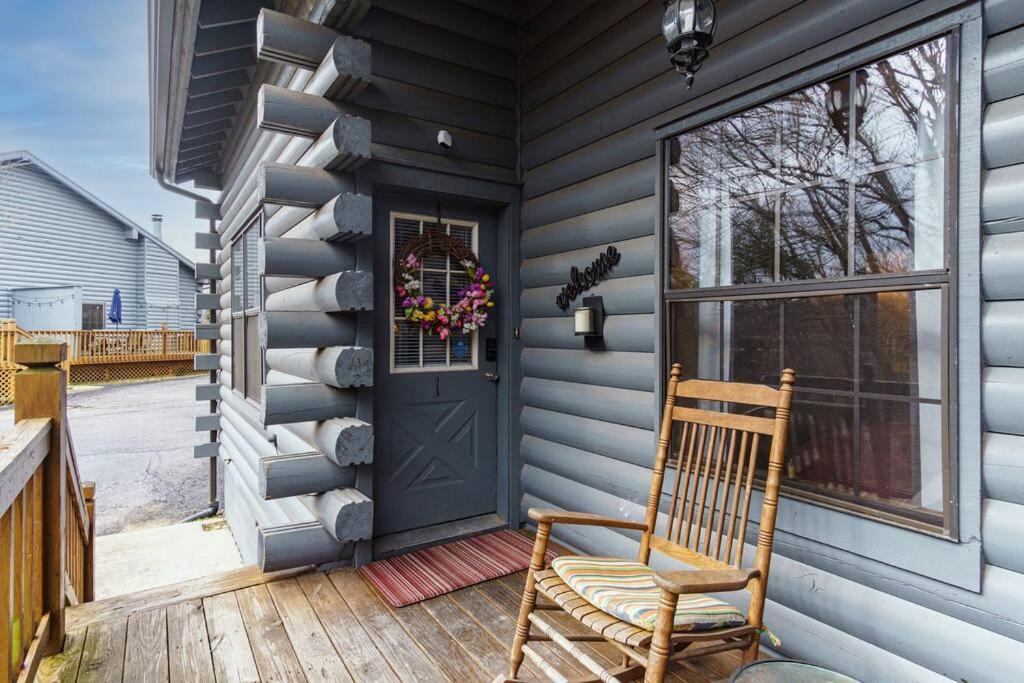 3 Bedroom Log Cabin Condo Close To Everything! Бренсон Екстер'єр фото