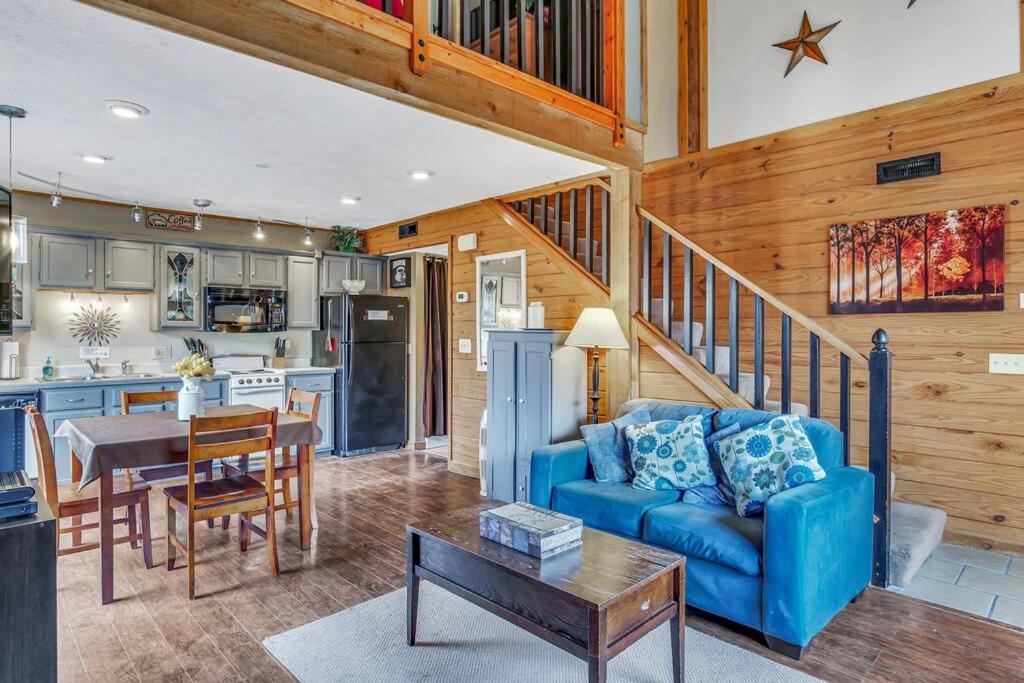 3 Bedroom Log Cabin Condo Close To Everything! Бренсон Екстер'єр фото