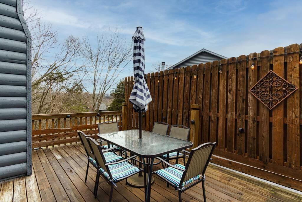 3 Bedroom Log Cabin Condo Close To Everything! Бренсон Екстер'єр фото