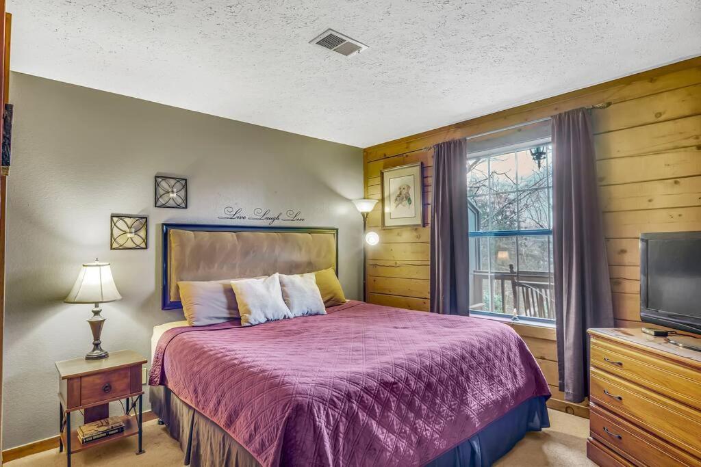 3 Bedroom Log Cabin Condo Close To Everything! Бренсон Екстер'єр фото